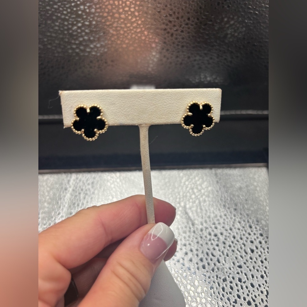 Elegant Black and Gold Flower Earrings